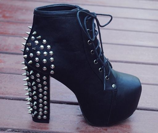 Lita Inspired Spikes