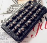 Capa Caveiras e Rebites (iPhone 4/4s)
